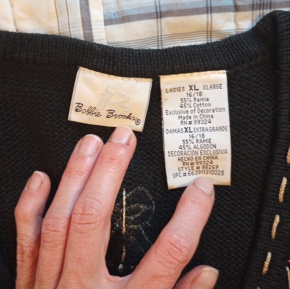 Vintage holiday themed sweater vests - Picture 9 of 15